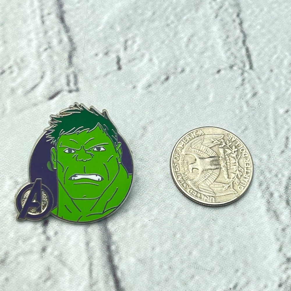 5/25$ 🏰 Disney green Hulk Pin - Picture 4 of 6